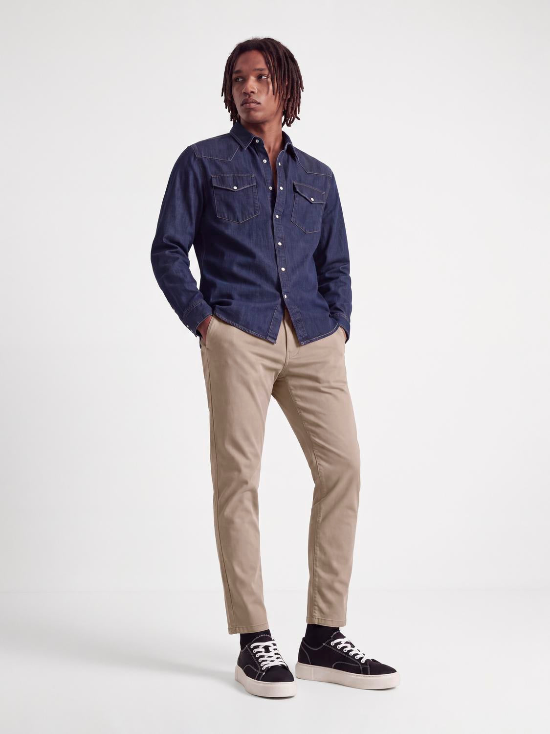 model_shot-front_full